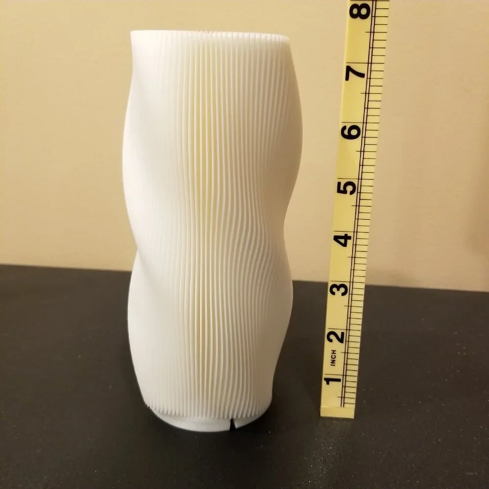 Modern 3D Printed Sculptural Table Lamp Twist Ribbed Design Contemporary Light